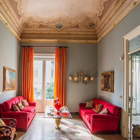 Holiday home The House Of Paintings La Casa Dei Quadri