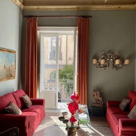Holiday home The House Of Paintings La Casa Dei Quadri
